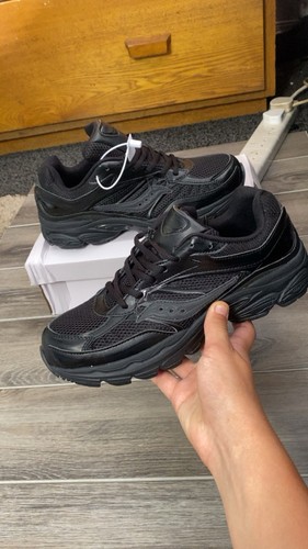 Brand new full blsck - brand, saucony