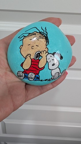 Hand painted pebble - , snoopy