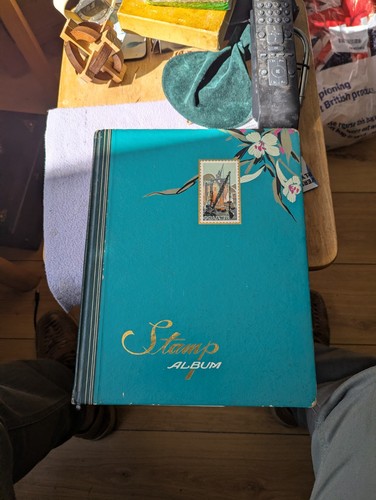 Stamp album with over 370 - stamp,