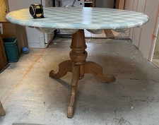 Farmhouse Style Circular Solid Pine Pedestal Dining Table