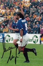 Modern HAND SIGNED 6x4 Photo 