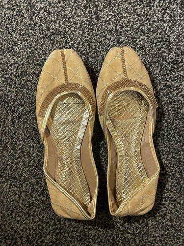 Women gold khussa jutti - women’s,