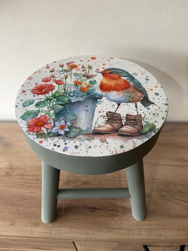 Footstool robin design - robin,