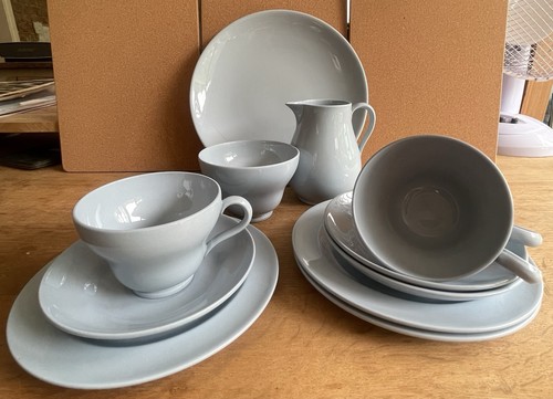 Wedgewood cups saucers - 3,