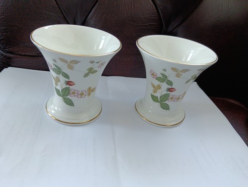 Wedgwood wild strawberry bone - wild,