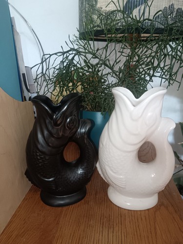 Pair fish glug - fish, gluggle