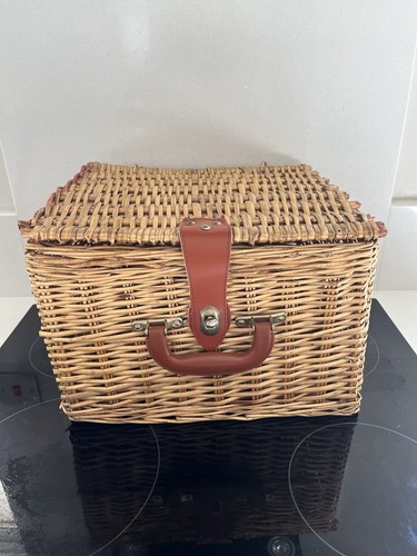 Wicker picnic hamper - picnic,