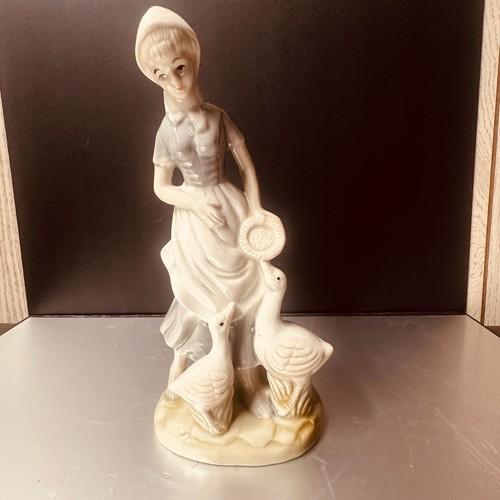 Vintage porcelain peasant - porcelain, girl