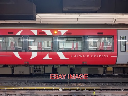 Photo gatwick express sign - ,