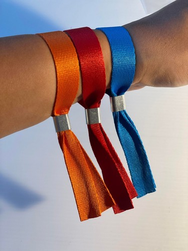 Color wristbands with - x,
