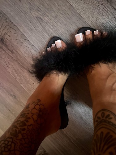 Black fluffy kitten - fluffy, heels