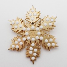 CHANEL CC Logo Bijou Snowflake