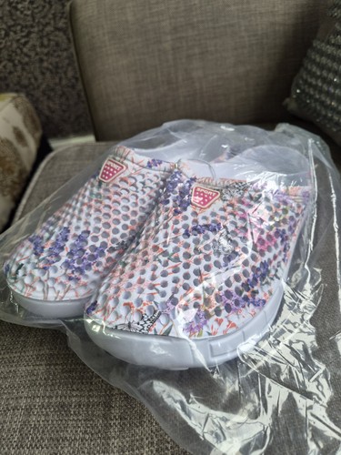 Soft and lightweight women - and,