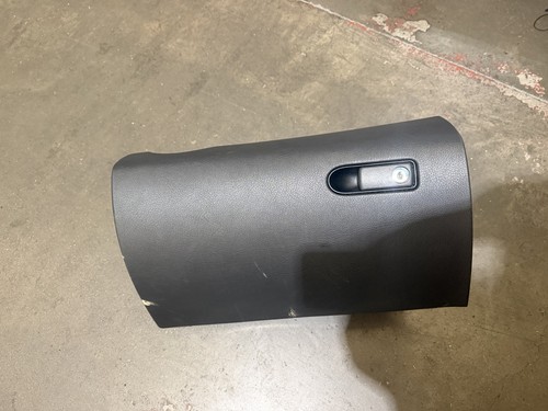 Mercedes w205 glovebox - mercedes,