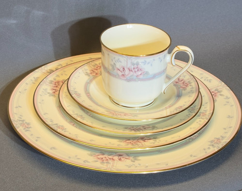 Magnificence dinner service - magnificence,