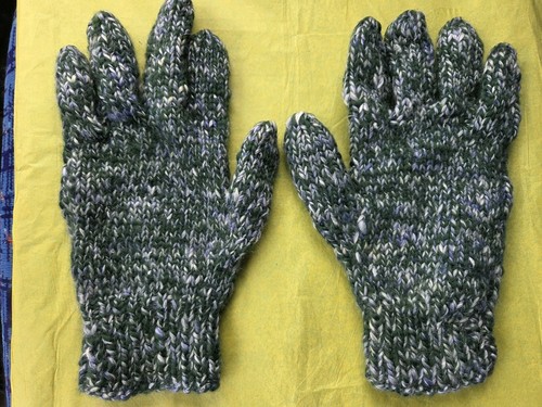 Handknitted gloves woollen - gloves,