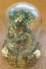 Franklin Mint Limited Edition Wishing Well Cottage Desktop Ornament, Glass Lid