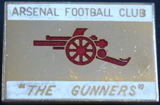 ARSENAL FC Vintage club crest type badge Brooch pin In gilt 31mm x 22mm