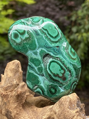 Large malachite specimen - large,
