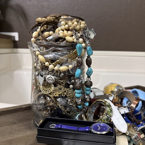 Vintage now jewelry - vintage,