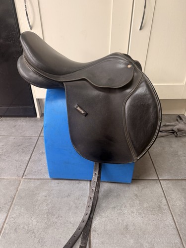 Wintec jump saddle - 17’,
