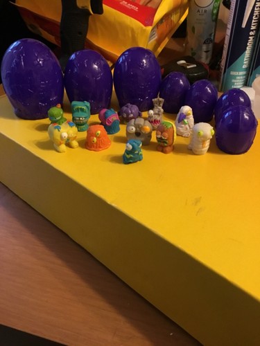 Trash pack figures - pack, with