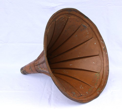 Gramophone funnel with - funnel,