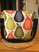 Zip top Messenger bag -new