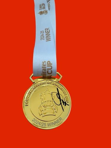 Signed ismaila sarr crystal - signed,