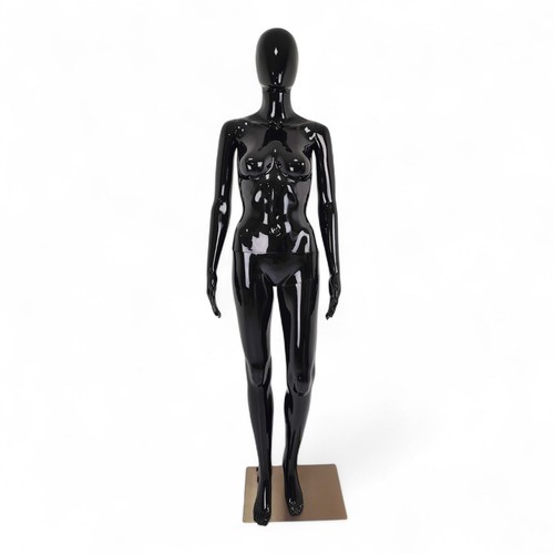 Female faceless display egg - faceless,