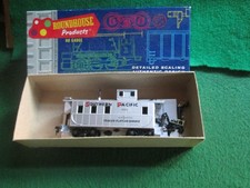 ROUNDHOUSE SOUTHERN PACIFIC 4 WINDOW CABOOSE (HO GAUGE) BOXED LOT L20