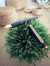 Vintage WHSmith Messenger Fountain Pen Matt Black / Gold Plated 