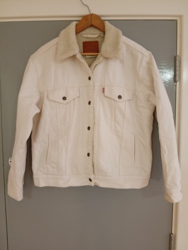 Very nice levi size - nice,