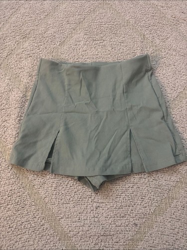 Iris sage green - green, pleated