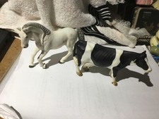 SCHLEICH LIPIZZANER MARE & SCHLEICH COW ANIMAL FIGURES/TOYS - 2pcs