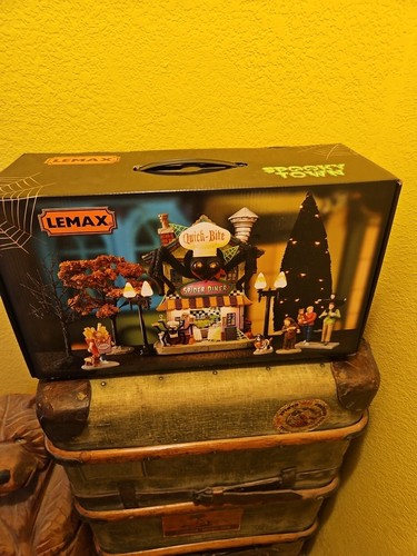 Lemax spooky town halloween - spooky,