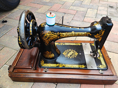 Singer hand crank mechanical - singer,