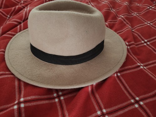 Hat 100 wool - 100%, beige