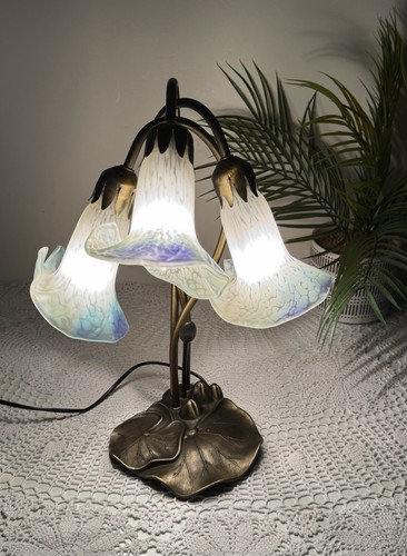Light pond lily accent table - 3-light,