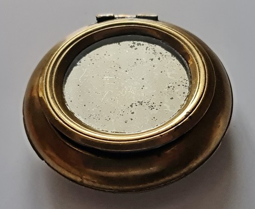 Vintage round brass powder - round,