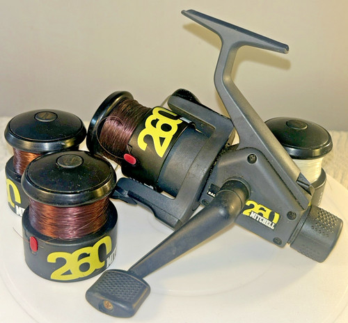 Fixed spool spinning - fixed, reel