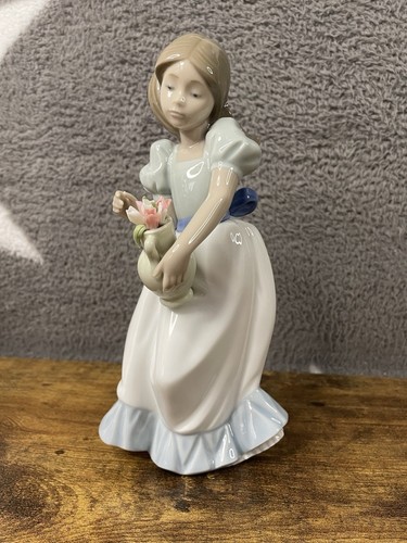 Nao lladro girl with - nao,