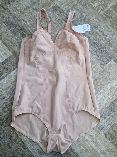 Bnwt triumph modern - triumph,
