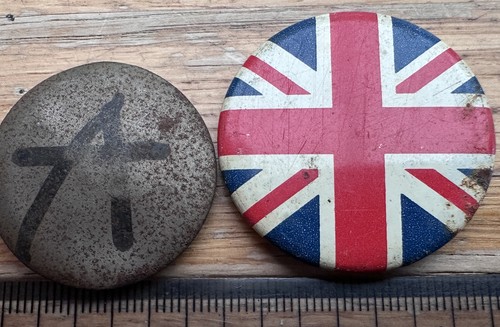 Vintage 1970s punk badges - badges,