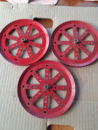 Meccano red pulleys - x,