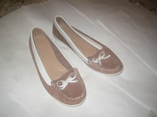 Ladies shoes ‘ footglove ‘ – brown / white trim – size 5.5 good condition