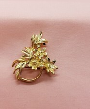 vintage gold tone brooch-