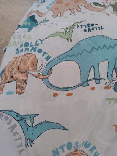 Complete dinosaur bedding and