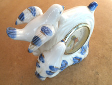 VINTAGE NICE LOOKING 2 BIRD CERAMIC WORKING BATTERY CLOCK