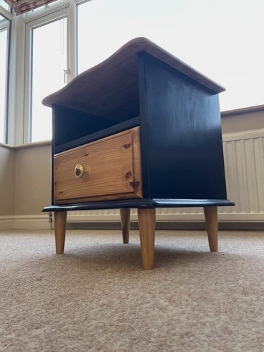 Bedside table - bedside,